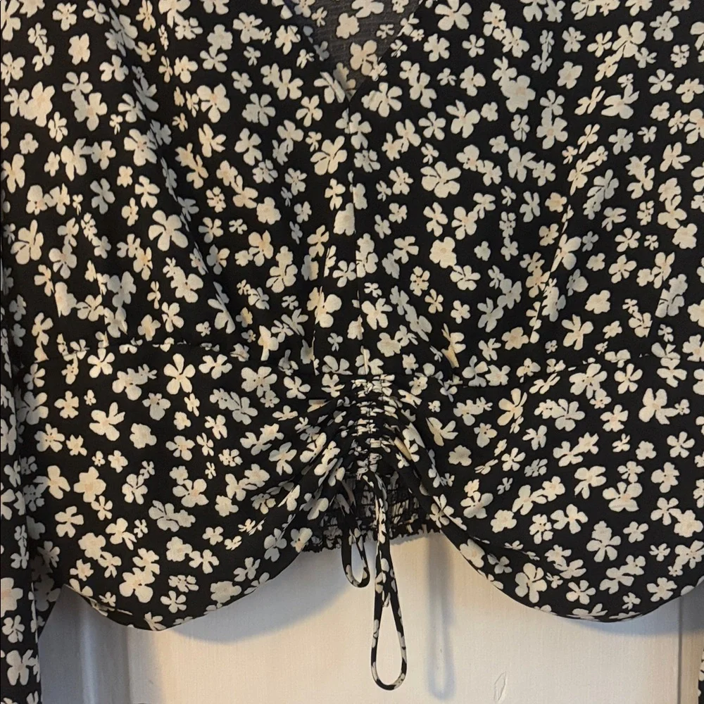H&M Black and White Floral Blouse - Picture 2 of 6